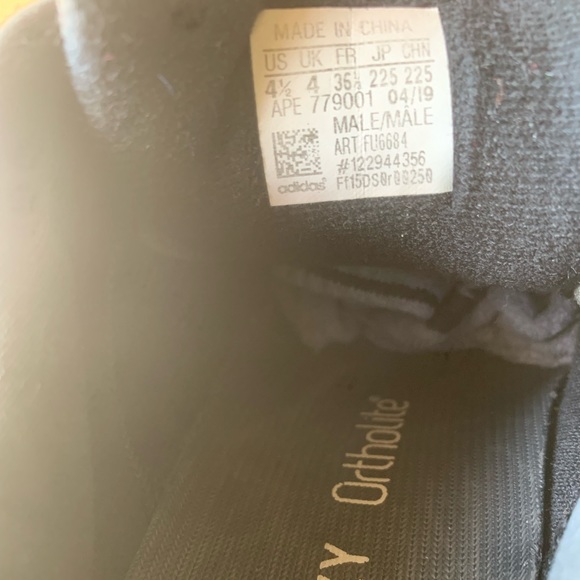 Adidas Yeezy V2 Vanta size 4.5 youth.  Used . **AUTHENTIC PAIR*** ! - Picture 5 of 5